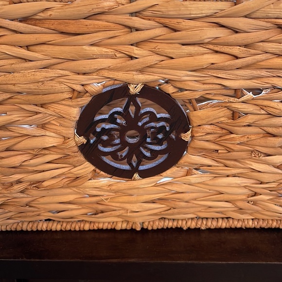 Set of 2 baskets with medallion - Picture 2 of 4